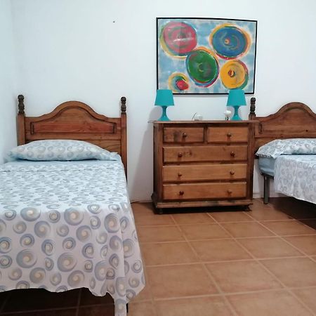 Habitacion En Un Bajo 2 Camas Individual Casa Compartida Abades  Buitenkant foto