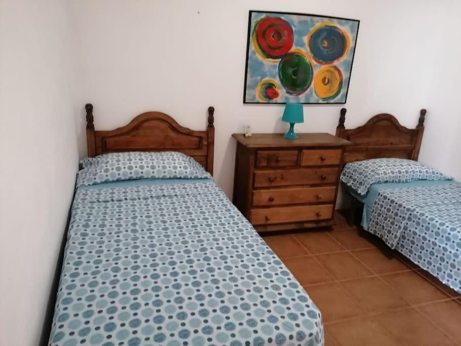 Habitacion En Un Bajo 2 Camas Individual Casa Compartida Abades  Buitenkant foto