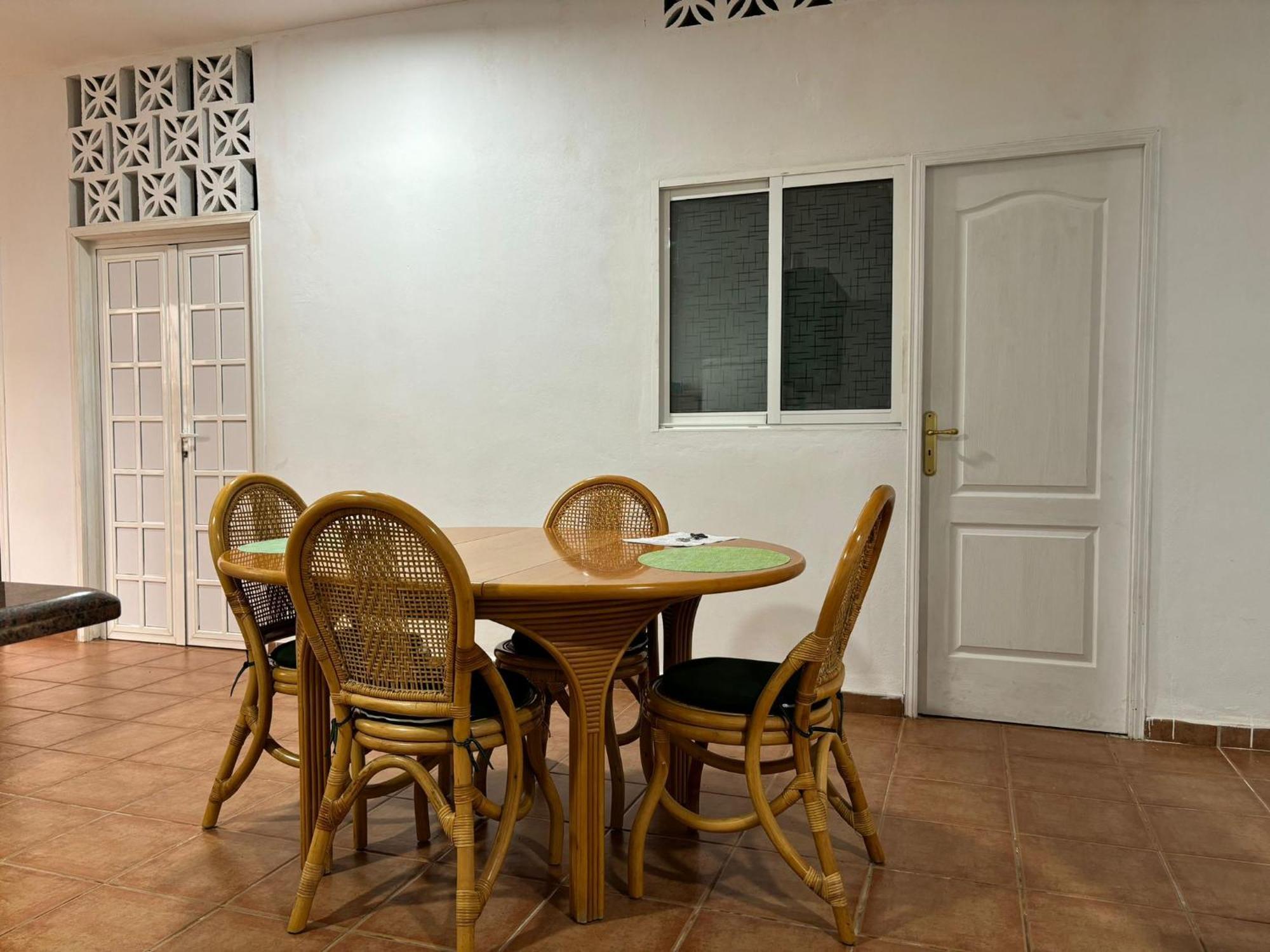 Habitacion En Un Bajo 2 Camas Individual Casa Compartida Abades  Buitenkant foto