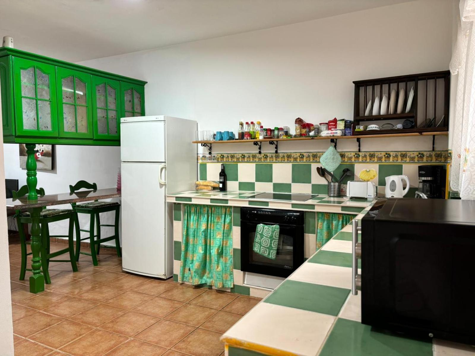 Habitacion En Un Bajo 2 Camas Individual Casa Compartida Abades  Buitenkant foto